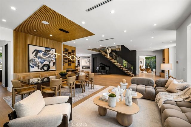 5244 Tampa Ave, Tarzana, CA 91356