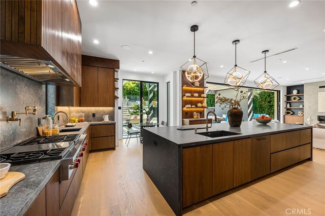 5244 Tampa Ave, Tarzana, CA 91356