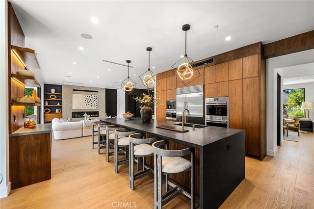 5244 Tampa Ave, Tarzana, CA 91356