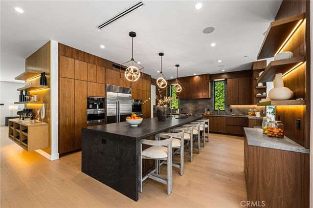 5244 Tampa Ave, Tarzana, CA 91356