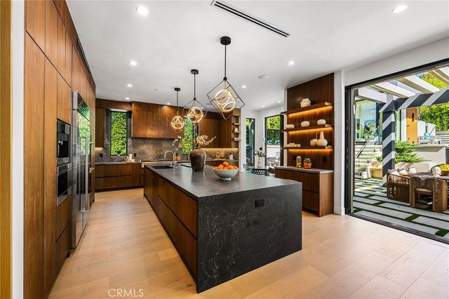 5244 Tampa Ave, Tarzana, CA 91356