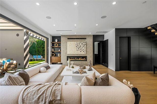 5244 Tampa Ave, Tarzana, CA 91356