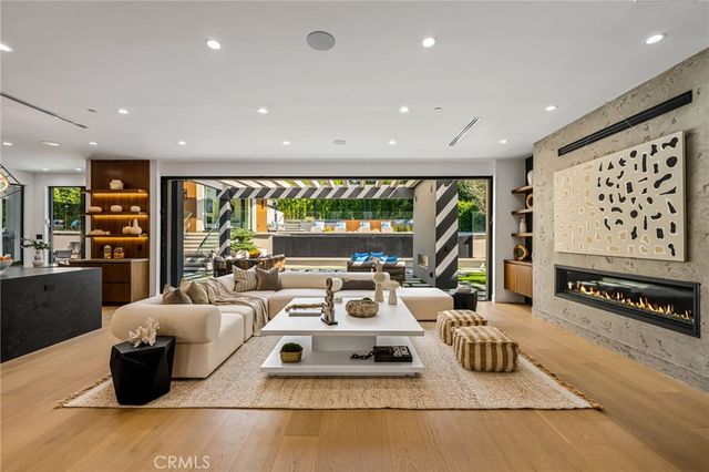 5244 Tampa Ave, Tarzana, CA 91356