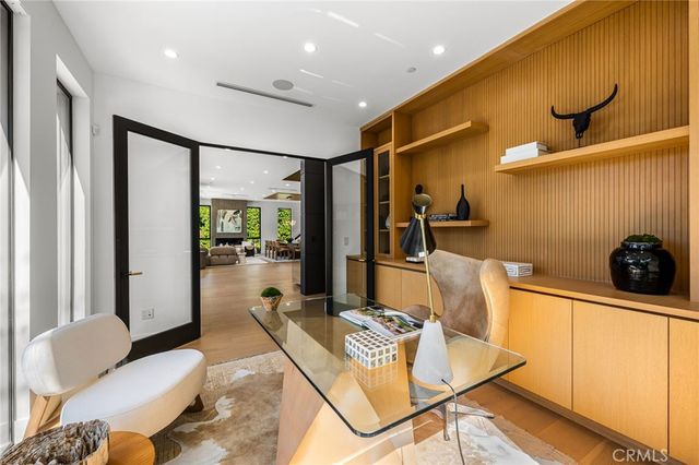 5244 Tampa Ave, Tarzana, CA 91356