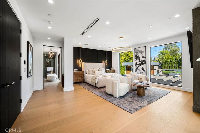 5244 Tampa Ave, Tarzana, CA 91356