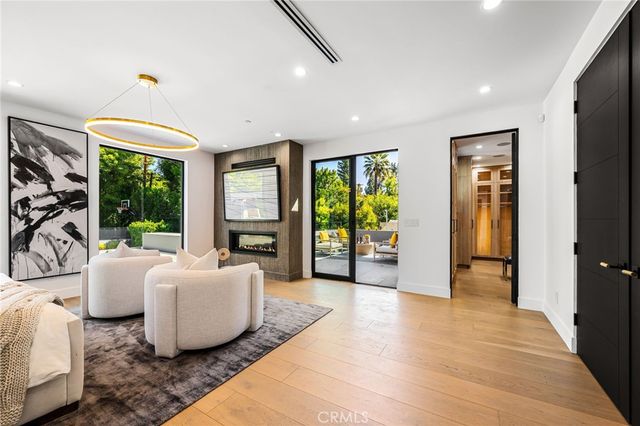 5244 Tampa Ave, Tarzana, CA 91356