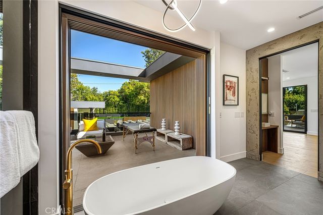 5244 Tampa Ave, Tarzana, CA 91356