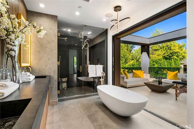 5244 Tampa Ave, Tarzana, CA 91356