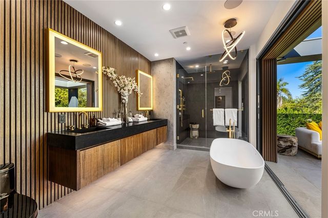 5244 Tampa Ave, Tarzana, CA 91356