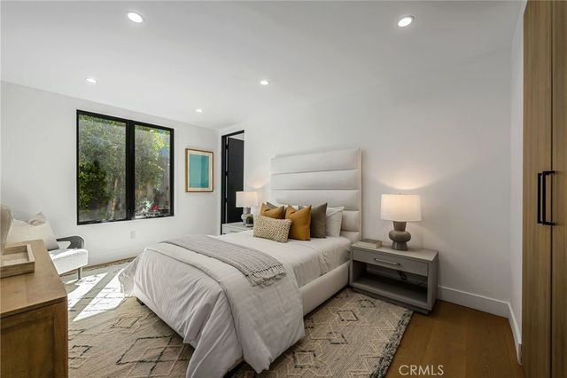 5244 Tampa Ave, Tarzana, CA 91356