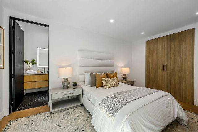 5244 Tampa Ave, Tarzana, CA 91356