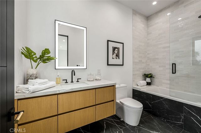 5244 Tampa Ave, Tarzana, CA 91356