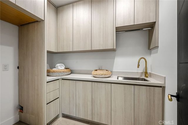 5244 Tampa Ave, Tarzana, CA 91356