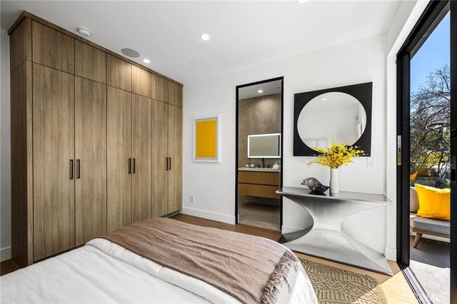 5244 Tampa Ave, Tarzana, CA 91356