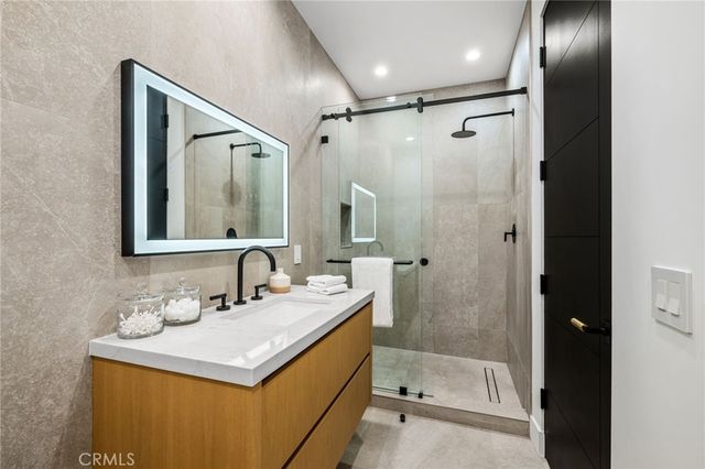 5244 Tampa Ave, Tarzana, CA 91356