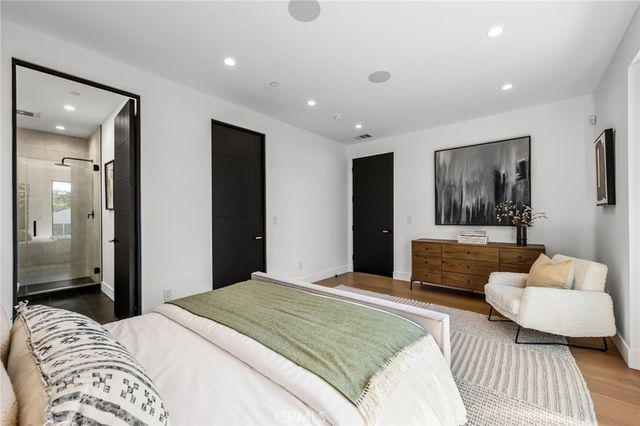 5244 Tampa Ave, Tarzana, CA 91356