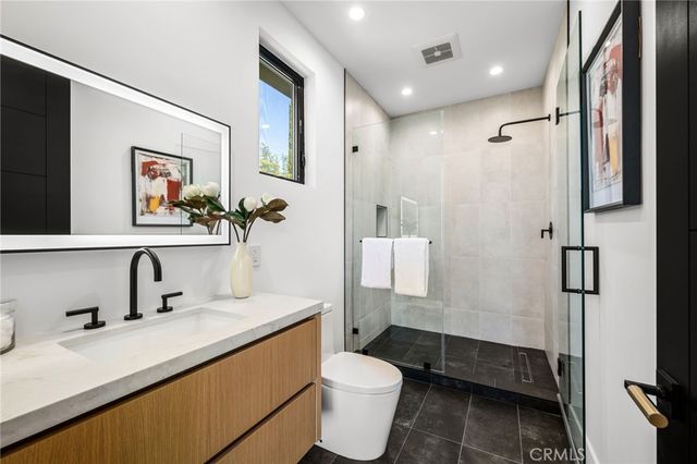 5244 Tampa Ave, Tarzana, CA 91356