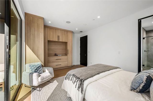 5244 Tampa Ave, Tarzana, CA 91356