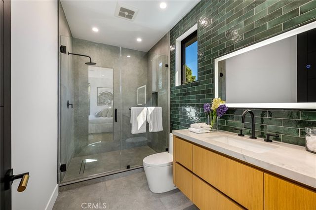 5244 Tampa Ave, Tarzana, CA 91356