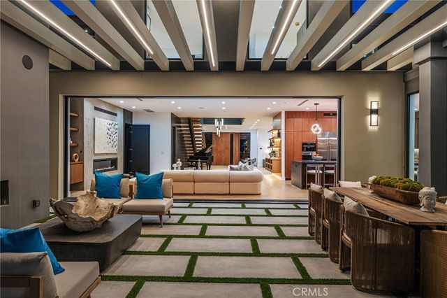 5244 Tampa Ave, Tarzana, CA 91356