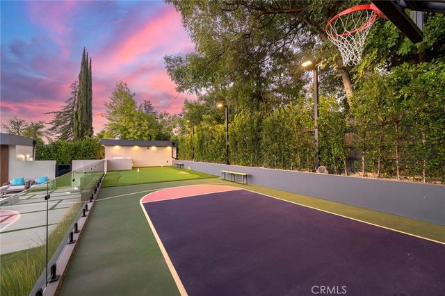 5244 Tampa Ave, Tarzana, CA 91356