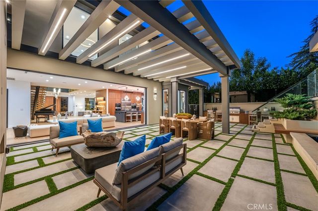 5244 Tampa Ave, Tarzana, CA 91356