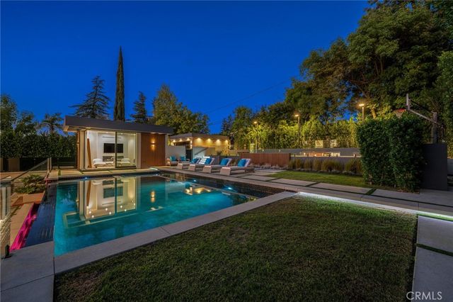 5244 Tampa Ave, Tarzana, CA 91356