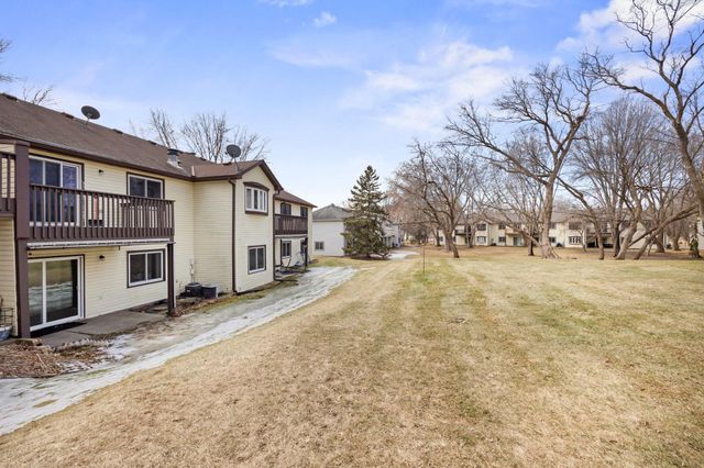 1049 Greenhaven Drive, Vadnais Heights, MN 55127