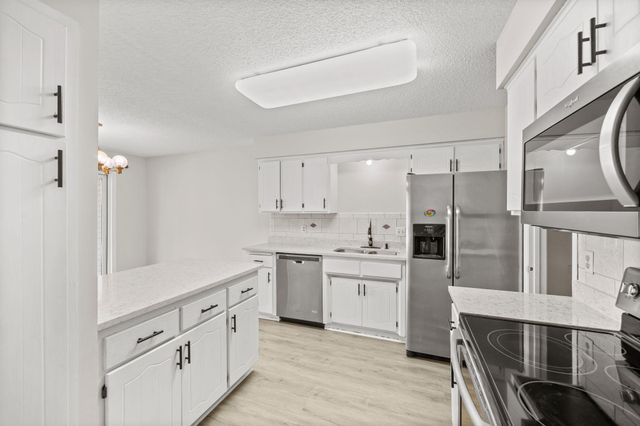 1049 Greenhaven Drive, Vadnais Heights, MN 55127