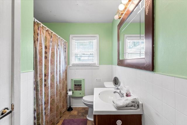 106 Hudgins ST, Smithville, TX 78957