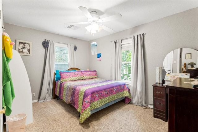 106 Hudgins ST, Smithville, TX 78957