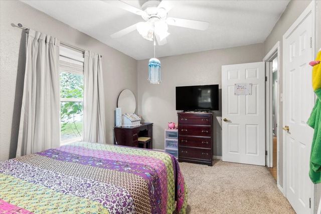 106 Hudgins ST, Smithville, TX 78957