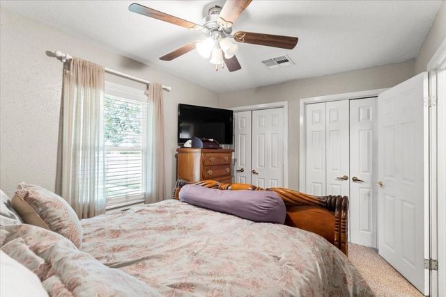 106 Hudgins ST, Smithville, TX 78957