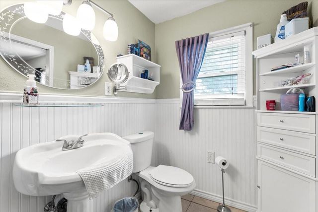 106 Hudgins ST, Smithville, TX 78957