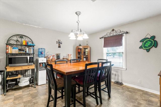 106 Hudgins ST, Smithville, TX 78957
