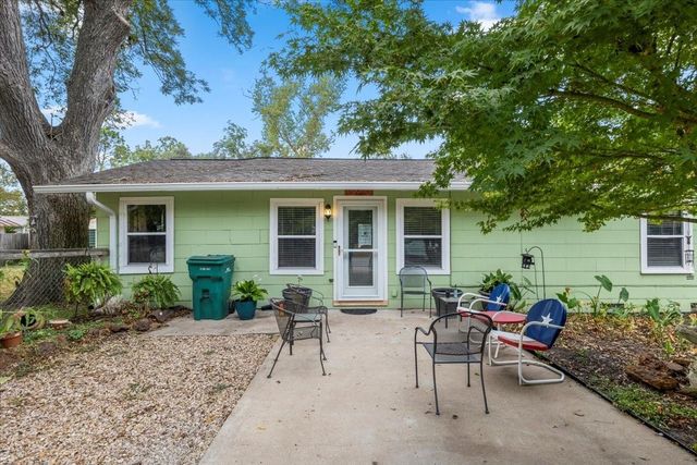 106 Hudgins ST, Smithville, TX 78957