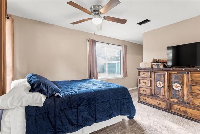 106 Hudgins ST, Smithville, TX 78957