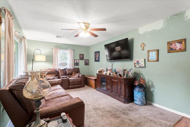 106 Hudgins ST, Smithville, TX 78957