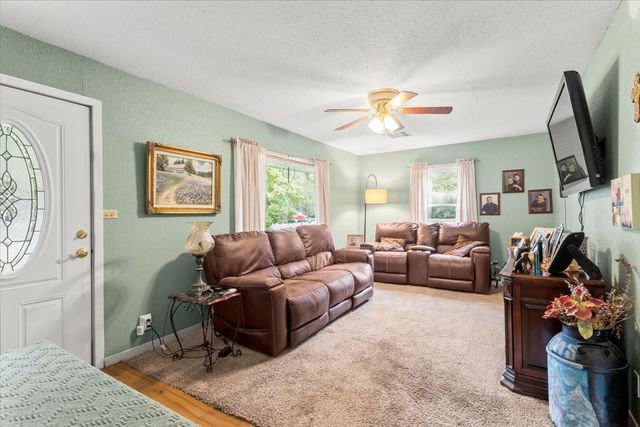 106 Hudgins ST, Smithville, TX 78957
