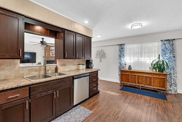 1814 SWAN ST., Longview, TX 75604