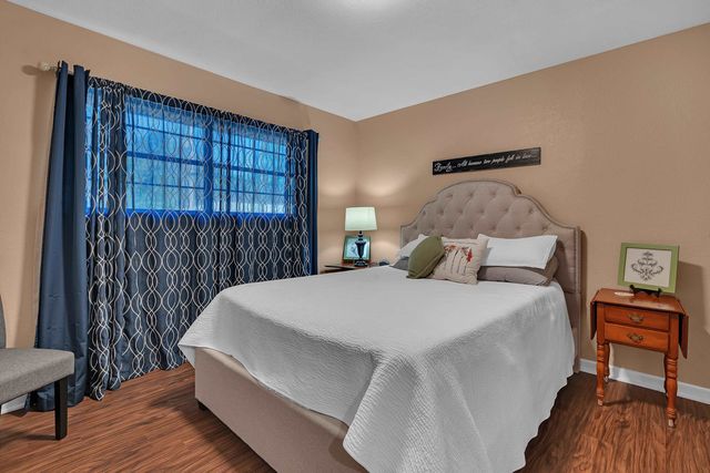 1814 SWAN ST., Longview, TX 75604