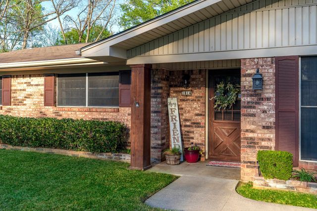 1814 SWAN ST., Longview, TX 75604
