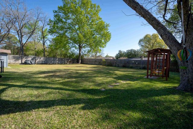 1814 SWAN ST., Longview, TX 75604