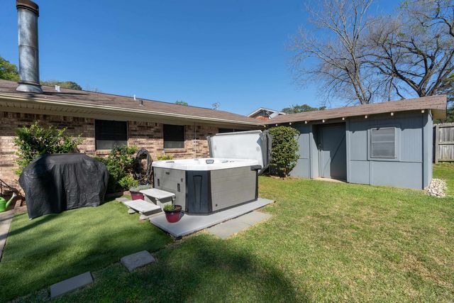 1814 SWAN ST., Longview, TX 75604