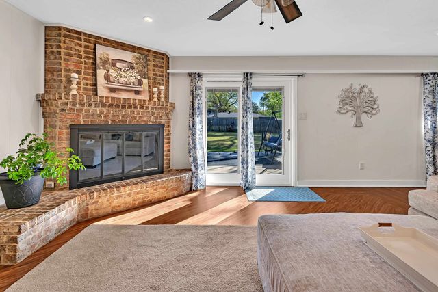 1814 SWAN ST., Longview, TX 75604