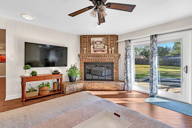 1814 SWAN ST., Longview, TX 75604