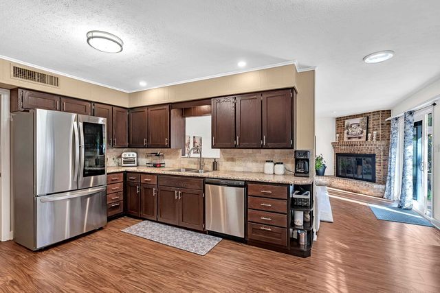 1814 SWAN ST., Longview, TX 75604