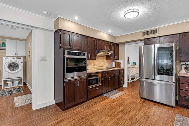 1814 SWAN ST., Longview, TX 75604