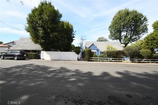 24263 Los Codona, Torrance, CA 90505