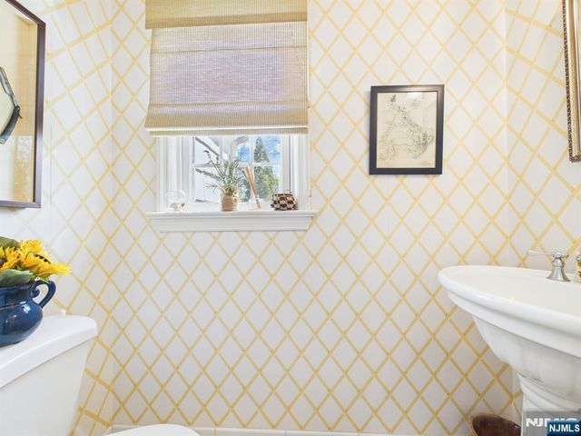 808 Parsons Road, Ridgewood, NJ 07450